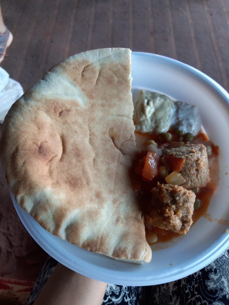 A plate of pita bread and meatballs